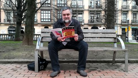 Jos� Ignacio Fern�ndez del Castro, con el n�mero de '�baco' dedicado al materialismo filos�fico de Gustavo Bueno