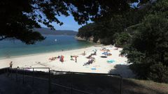 En imagen de archivo, playa vicedense de Caol�n, donde las duchas permanecen cerradas desde julio