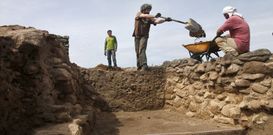La actuaci�n que est� en marcha sac� a la luz la muralla original (a la izquierda). 