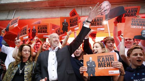 El candidato de la CDU celebra el triunfo en Bremen, feudo del SPD desde hace 73 a�os