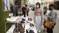 En torno a una treintena de negocios de Foz ofrecen estos d�as importantes descuentos