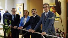 Alejandro Cruz, segundo por la derecha, junto a la presidenta de la CEO