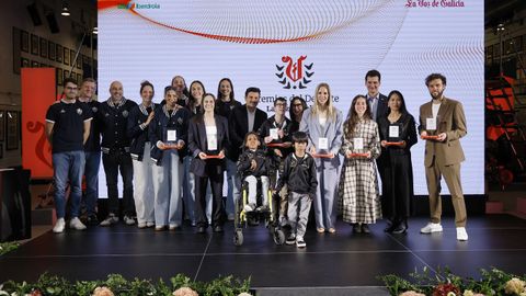 Foto de familia de los premiados en esta edici�n de los Premio del Deporte La Voz de Galicia