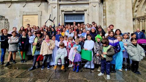 La actividad Quen ocupa esa cadeira?, de Paloma Lugilde (Palimoco Teatro), en el Museo Provincial de Lugo, logr una afluencia histrica, con colas para entrar que llegaron hasta la Subdelegacin del Gobierno.