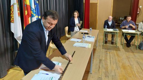 El alcalde de Monterroso y al fondo Gato y Rafael Garca