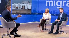 El presidente del Gobierno, Pedro S�nchez, entrevistado por los periodistas Jes�s Cintora y Esther Palomera en el espacio Ma�aneros 360, de RTVE.