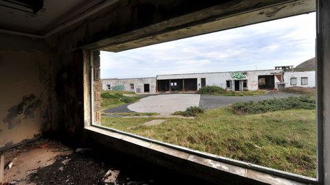 La antigua base militar de Ma��n, actualmente abandonada