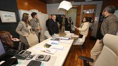 Momento en el que David Castro y compa�eros del Partido Popular en la Mancomunidade registraron la moci�n para desbancar a la socialista Marta Gir�ldez