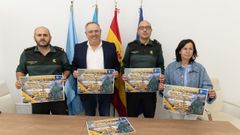 El cabo primero Sergio García; el alcalde, José Manuel López; el teniente coronel Julio González Chas y la edila Patricia Bello.