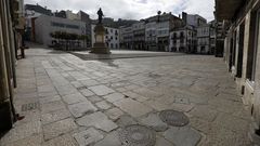 Calles vac�as y colas en los supermercados de A Mari�a