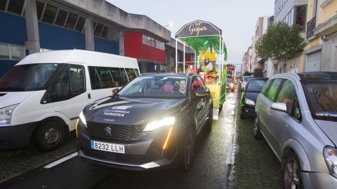 Ilusionante espera y recorrido de los Reyes por Carballo