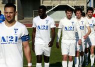 Los futbolistas del Club Lemos saliendo al terreno de juego en el partido ante el San Cipri�n. 