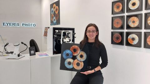 Flor V�zquez Arango en el local que acaba de abrir en Oviedo, frente al Teatro Filarm�nica.