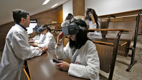 Alumnos de Veterinaria, haciendo prcticas con tecnologa 3D en el aula virtual