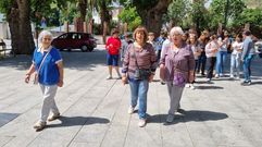 Participantes en los talleres, en una actividad con escolares de O Barco.