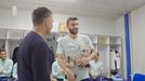 Borja Bastn, con los dos trofeos en la mano y al lado de Tito Blanco