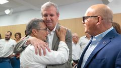 Luis Menor abrazado este martes por Alfonso Rueda en presencia de Jos� Manuel Baltar