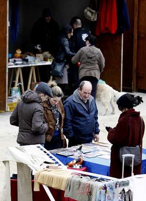 Mercado en la plaza dos Condes, en Monforte.