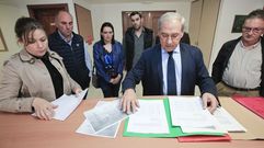 Pilar Garc�a Porto, enla foto junto a Tom�, ser� la diputada socialista por el partido judicial de Chantada