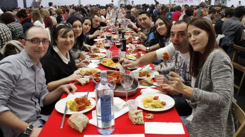 O Barco se rindi al botelo.Ms de mil personas asistieron a la comida en el pabelln