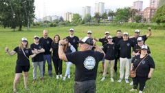 La comisin organizadora de las fiestas de Caranza, con sus emblemticas camisetas.