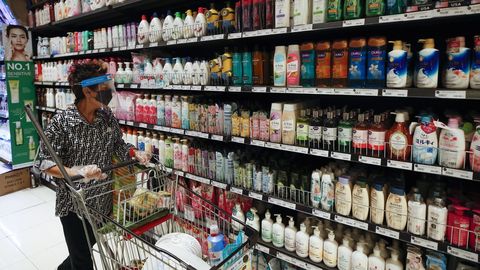 Medidas de protecci�n en un supermercado de Bangkok