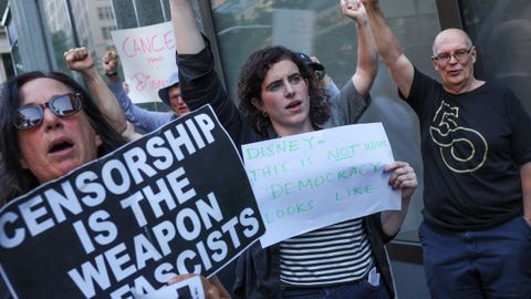 Protesta en Nueva York contra la censura a raz del cese del programa de Jimmy Kimmel
