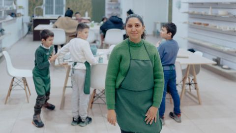 Liana Liy se form� en la Escola de Artes e Oficios de la Diputaci�n y acaba de abrir su propio taller de cer�mica.
