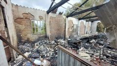 La parte superior del antiguo secadero de l�pulo qued� muy da�ada por el incendio.
