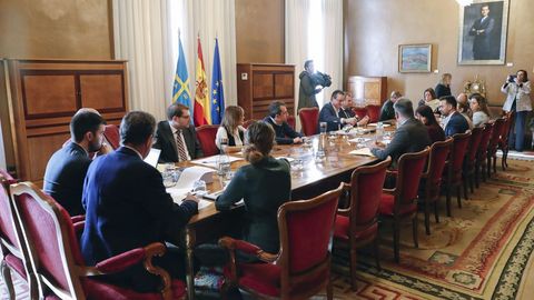 Reuni�n de la junta de portavoces del parlamento asturiano, con la ausencia de los dos diputados de Vox, en la que se ha acordado suspender en el parlamento asturiano la actividad ordinaria durante una semana como medida de precauci�n ante la epidemia de coronavirus