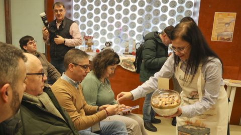 En la presentaci�n de la Festa da filloa da Pedra participaron miembros del gobierno y la oposici�n de A Ba�a