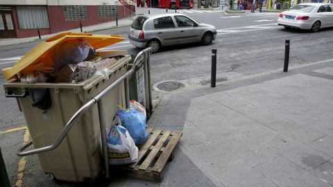 Las calles de la ciudad amanecieron el martes llenas de basura