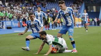 Kevin y Diego Gómez, en un lance del último partido de la pasada Liga contra el Elche