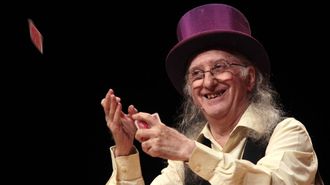Juan Tamariz durante un espect�culo de �Magia Potagia� en Santiago, en el 2010. 
