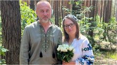 Sergii y Alina se conocieron hace diez a�os en A Coru�a y acaban de casarse en Ucrania. 