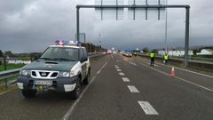 Control de la Guardia Civil este s�bado, en el Puente de los Santos, en la entrada a Galicia desde Asturias por la A-8, en Ribadeo