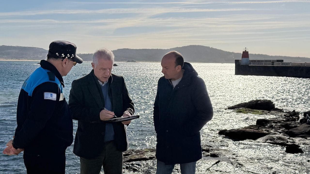 El Concello de Ribeira y Portos de Galicia evalúan un plan de mejoras en los muelles del municipio