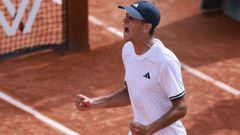 Rafa J�dar celebra su victoria en Roland Garros ante Alex Michelsen.