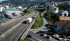 <span lang= es-es >Paso por Chapela. </span>Arriba tal como est� y abajo como quedar�.