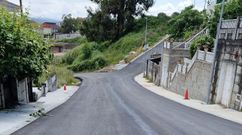 Asfaltado en tres calles de Eiro�s.
