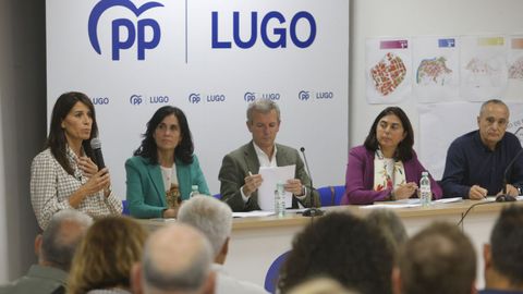La conselleira de Vivenda, Mara Martnez Allegue; la nmero 2 del PPdeG, Paula Prado; el presidente del partido y la Xunta, Alfonso Rueda, y la presidenta provincial del PP de Lugo, Elena Candia, en la reunin de la directiva del partido.