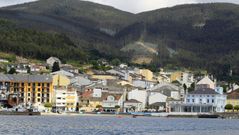 � dereita, pintada de azul, a confrar�a de Celeiro