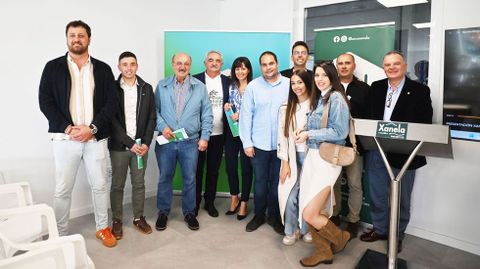 Representantes da empresa, da orquesta e das institucións que participaron na presentación do festival