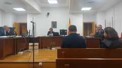 El condenado (en el centro, de espaldas) acept� un acuerdo con la Fiscal�a