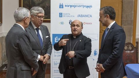 Barros, Vieites, Prieto y Salgado, durante la presentacin del seminario en la sede del Arzobispado compostelano