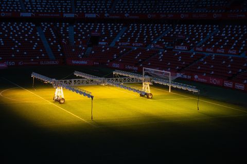 L�mparas en el c�sped de El Molin�n