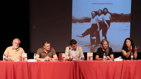 PRESENTACION DEL LIBRO DAS PIONEIRAS AS PRIMEIRAS FEDERADAS DE ANTON RODRIGUEZ GALLARDO EN LA CASA DE CULTURA