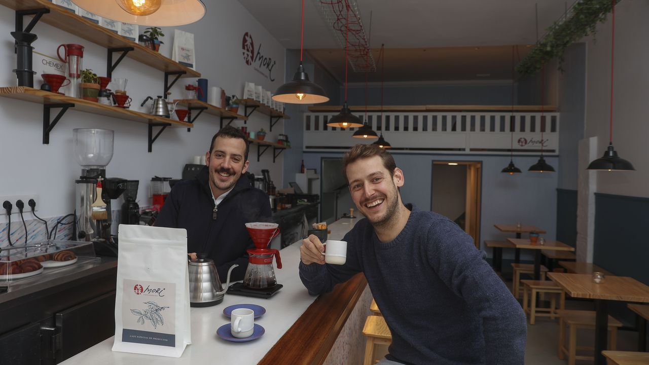 Hamza Bar Rinas La vuelta al mundo del bar Rhin