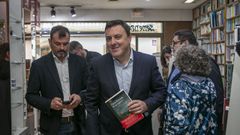 El presidente de la Deputacin, Valentn Gonzlez, visit algunos comercios de Noia que participan en la iniciativa MercaNaVila