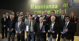 Lamas ?centro? en la Xuntanza de AED: Andi�n y Pousa ?premiados, en los extremos? van en la lista rival.